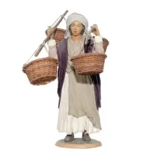 Donna con 4 Cesti Paglia Appesi