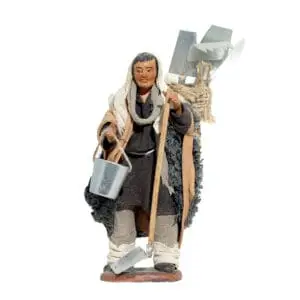 Uomo con Attrezzi Agricoli Dietro Le Spalle