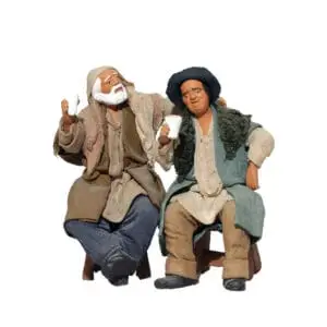 Coppia di ubriachi seduti e abbracciati