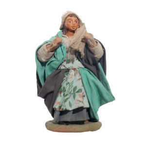 Donna con cesto pecora dietro le spalle