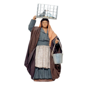 13GT-58 Donna Con Cassetta di Ferro in Testa e Secchio in Mano