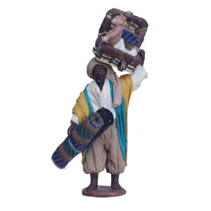 Moro In Piedi Con Cesto Scimmia