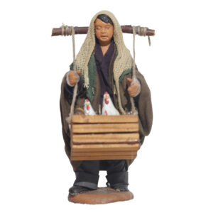 Uomo Con Cassetta Polli Davanti