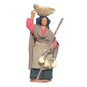 Donna Cesto Uova Testa e Formaggi Appesi