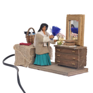 Donna Che Spolvera Credenza